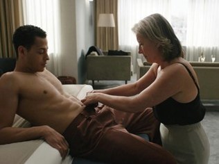 60-летняя Надин исследует сексуальную жизнь с молодым любовником