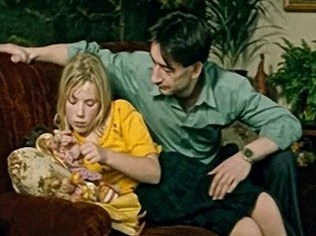 Бойфренд матери и нездоровые отношения с ее 10-летней дочкой