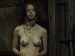 Мать предложила секс с дочерью в обмен на еду