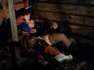 Погонщик оленей соблазняет 19-летнюю деревенскую девушку